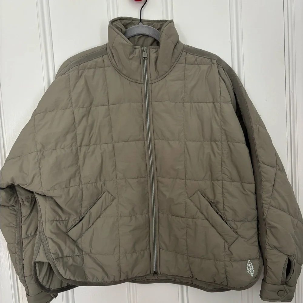 NWOT, Never worn, Pippa Packable Jacket, Free People, Size S, color sage stone - Picture 2 of 6